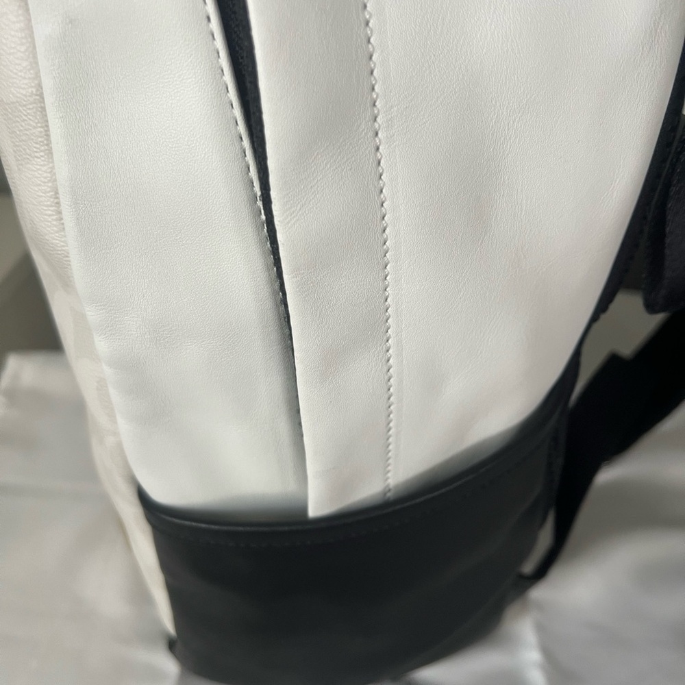 Coach Large Backpack - Picture 7 of 8